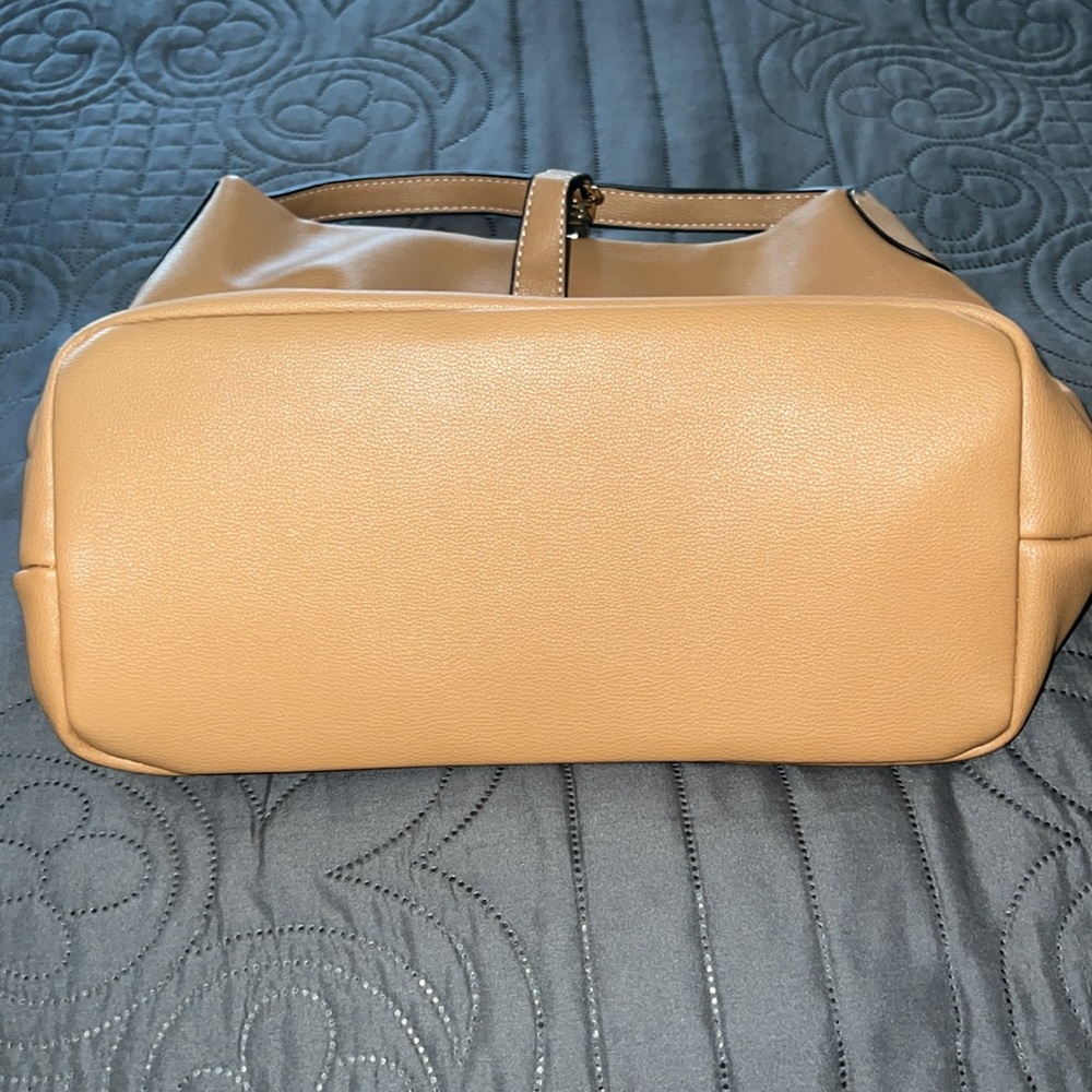 Dooney & Bourke tan shoulder bag - Picture 4 of 5